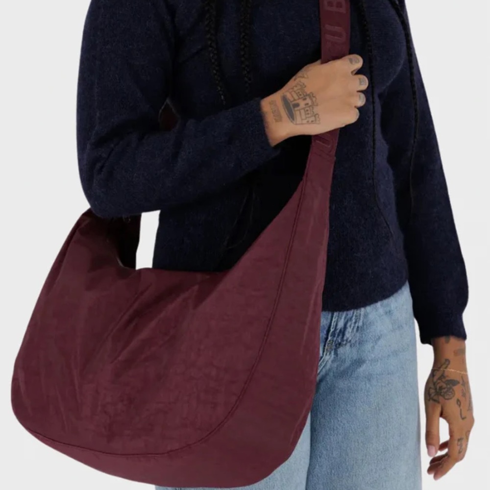 NWT Baggu Large Nylon Crescent Bag in Mahogany